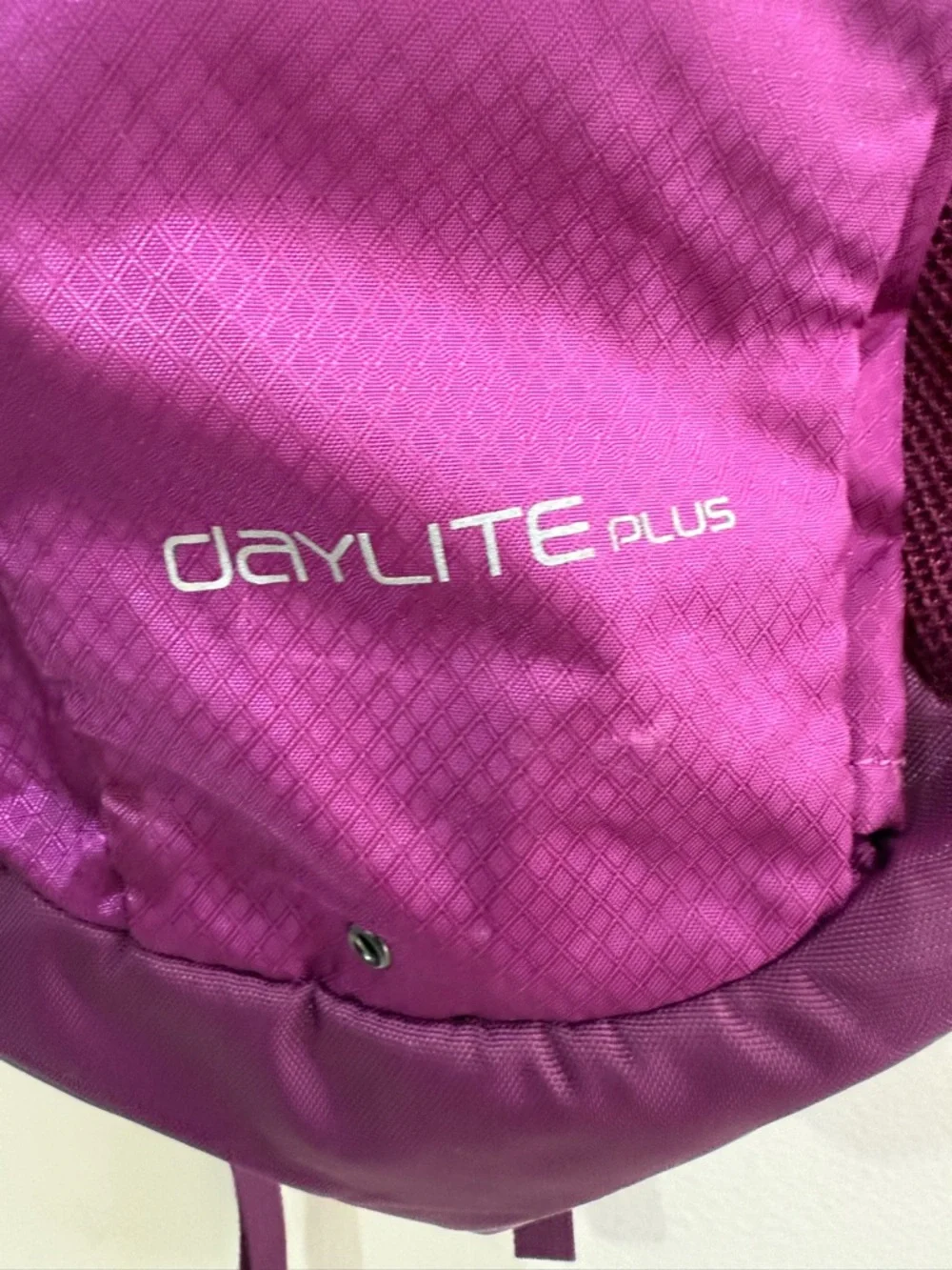 OSPREY Daylite Plus Backpack - Magenta and Light Gray Accents